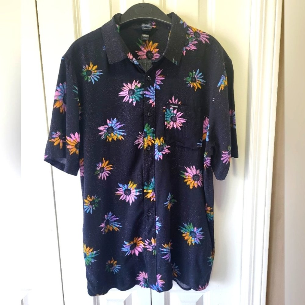 NWOT - VOLCOM Size Large Black Floral Button-Up Shirt